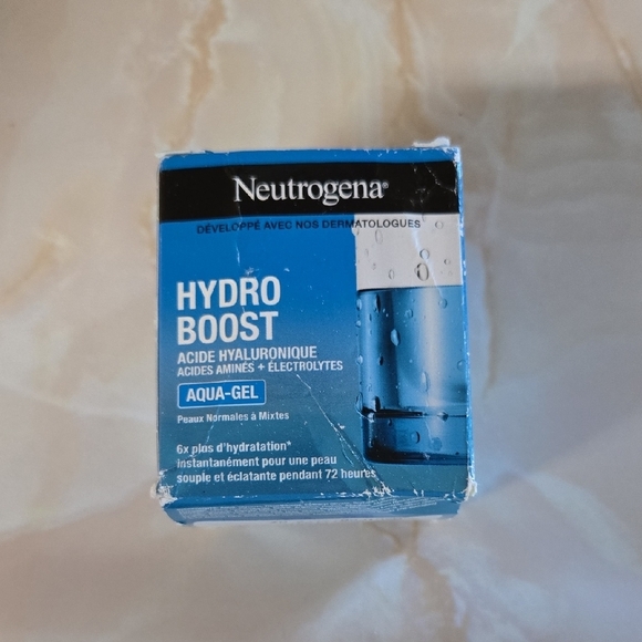 Neutrogena Other - Neutrogena Hydro Boost Aqua-Gel Moisturizer